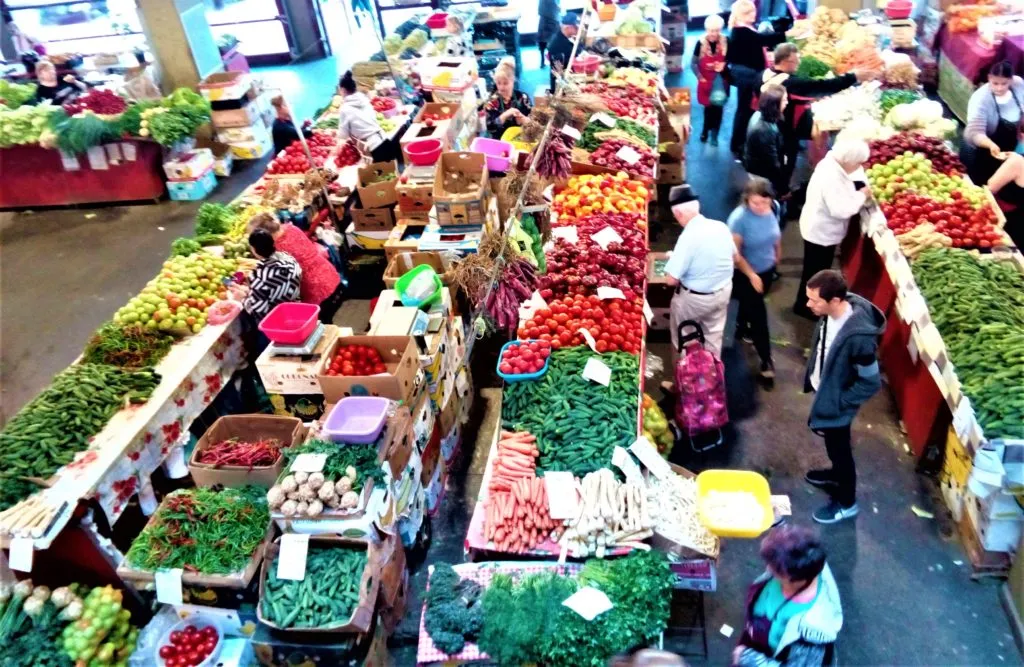 zatłoczone miejsca Bukareszt targ