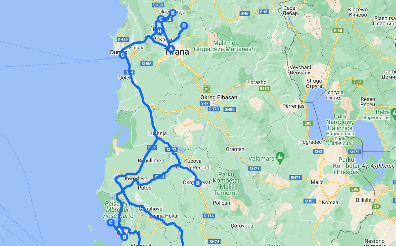 Mapa Albanii z zaznaczonymi miastami Saranda, Durres, Wlora, Tirana