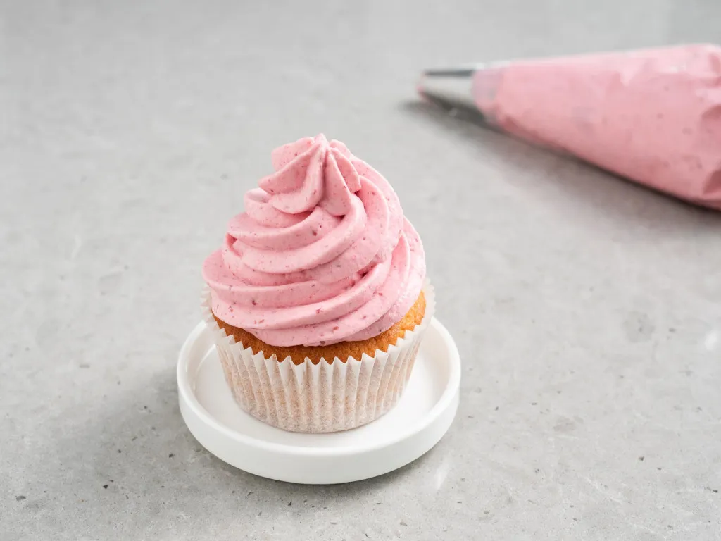 krem malinowy do tortu bezy babeczek