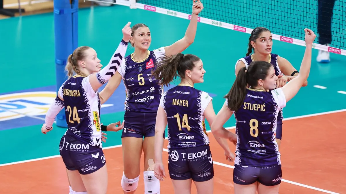 Radomka Radom siatk&oacute;wka, Radomiak Radom piłka nożna