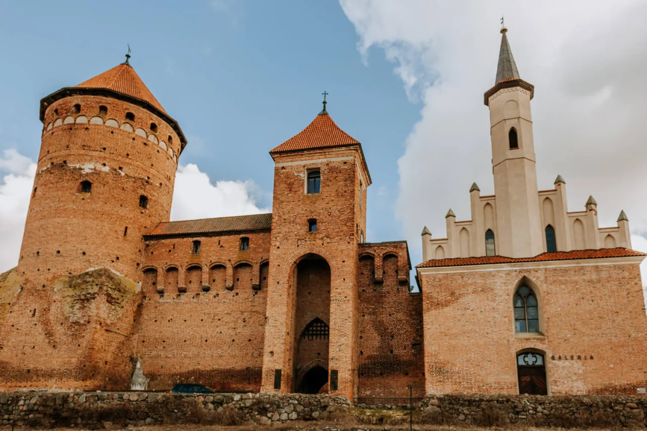 Zamek w Reszlu, gotycki zamek Mazury