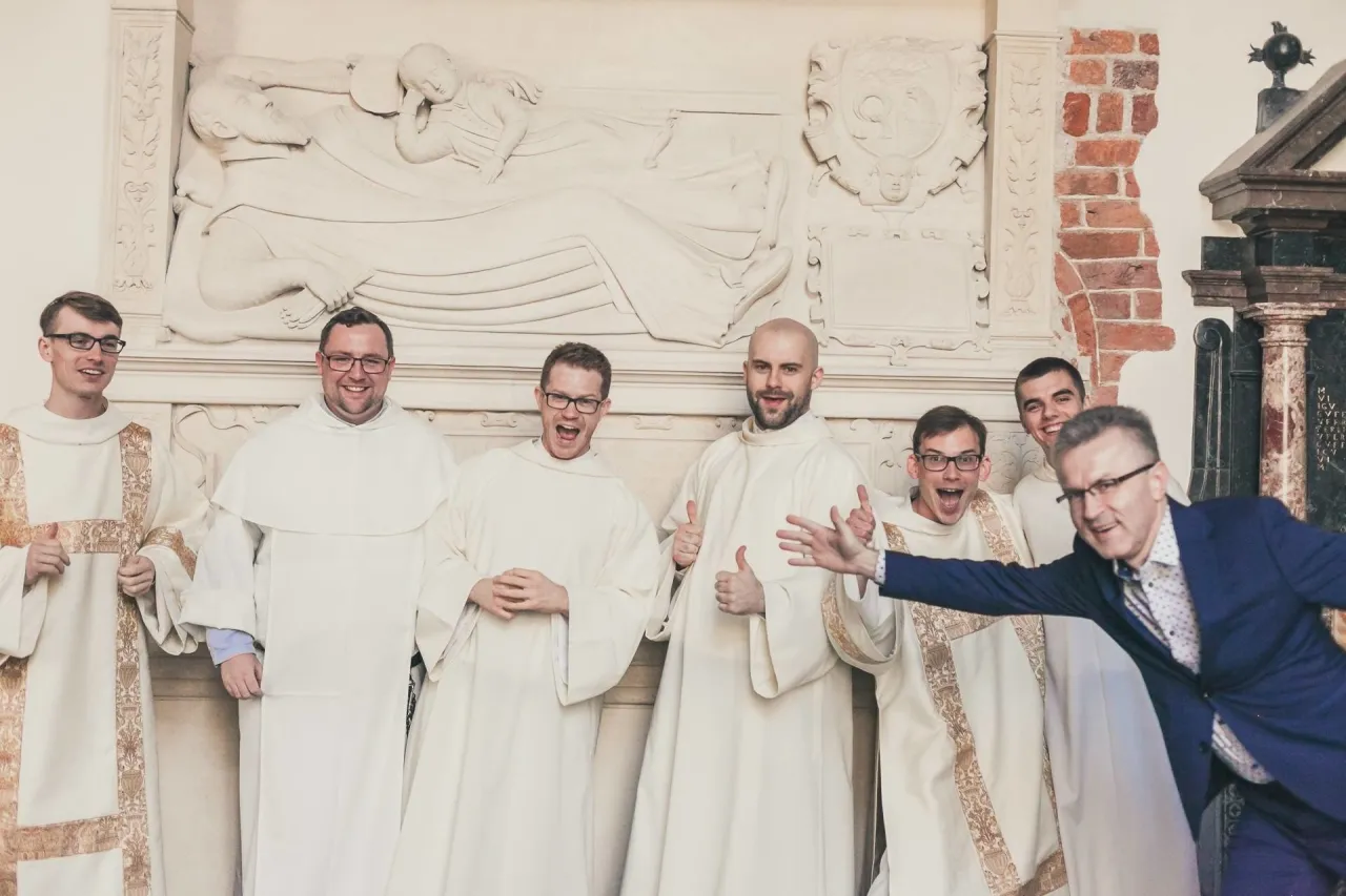 Wdowiec w habicie zakonnym