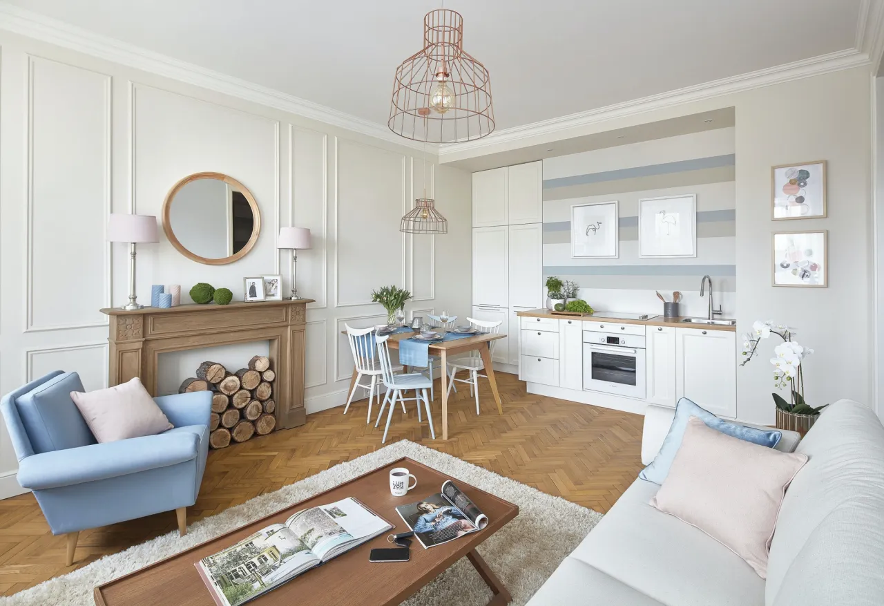 mały salon stół inspiracje