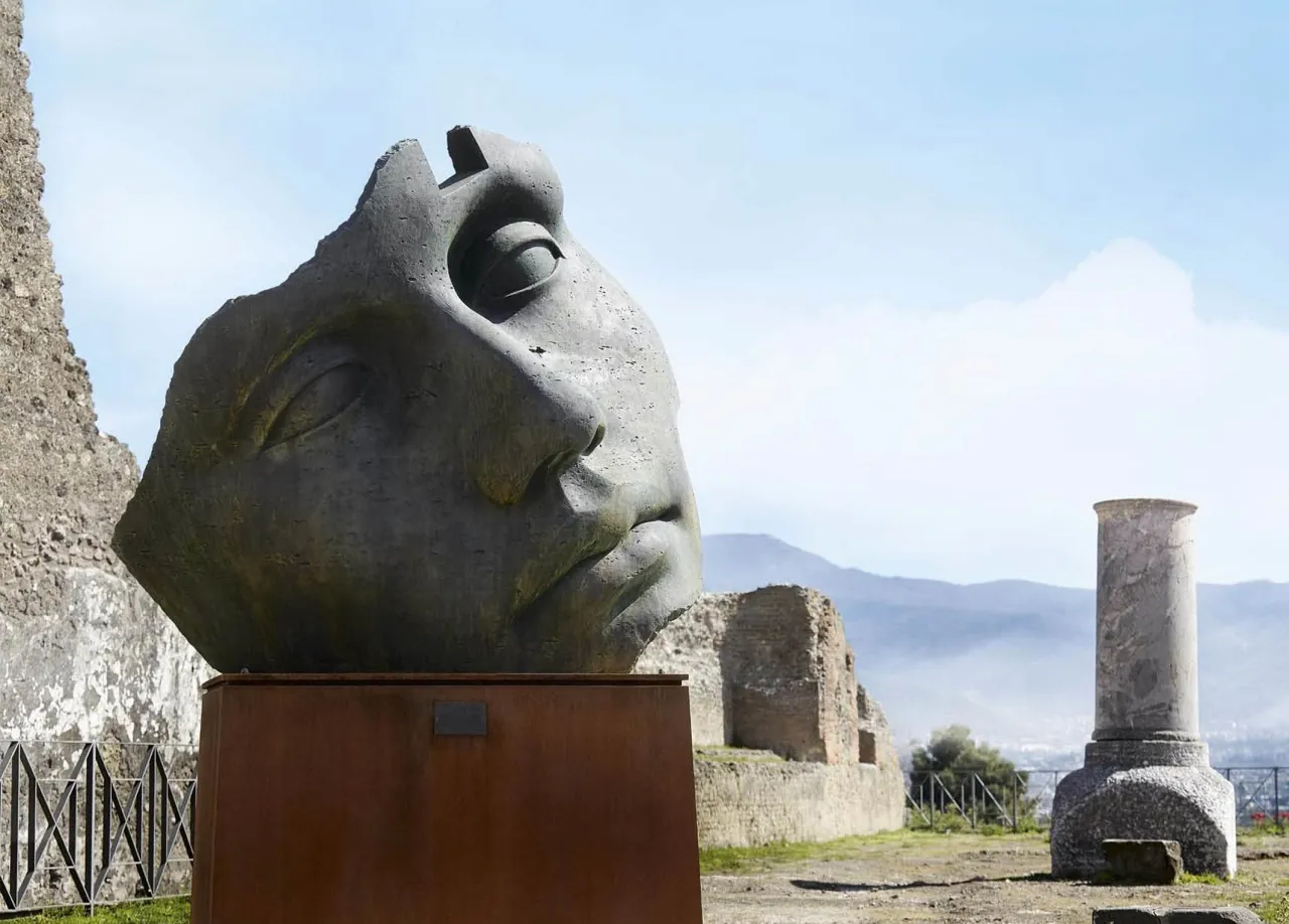 Luci di Nara Mitoraj rzeźba