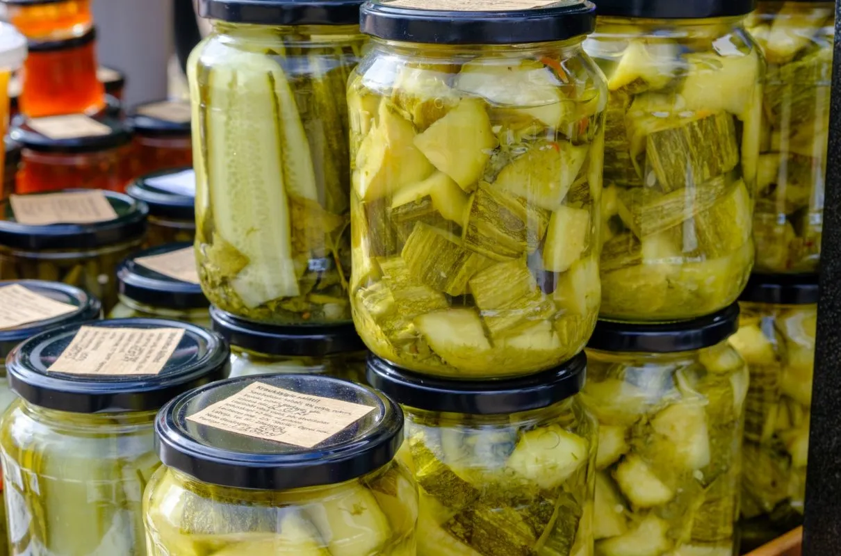 Przetwory z cukinii w słoikach