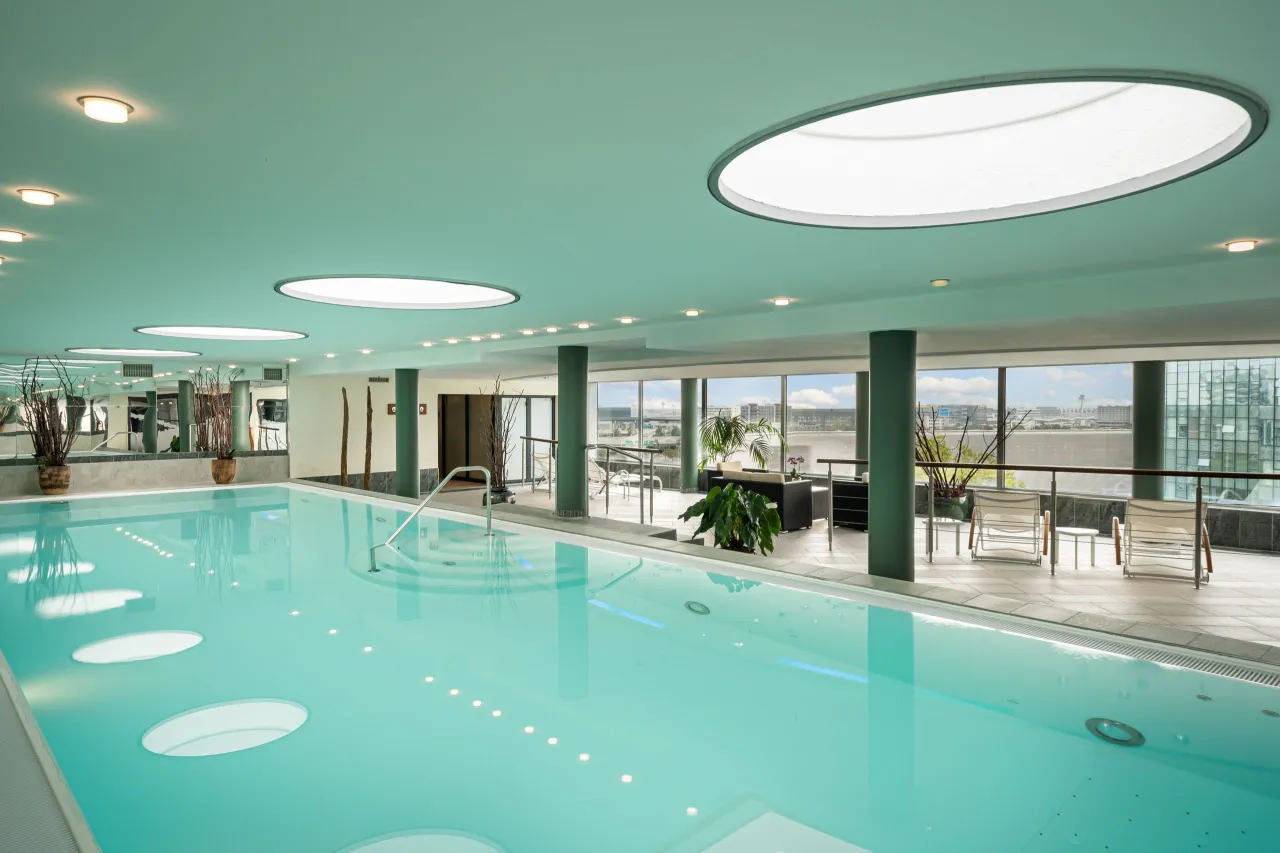 Steigenberger Airport Hotel Frankfurt Open Sky Spa Pool