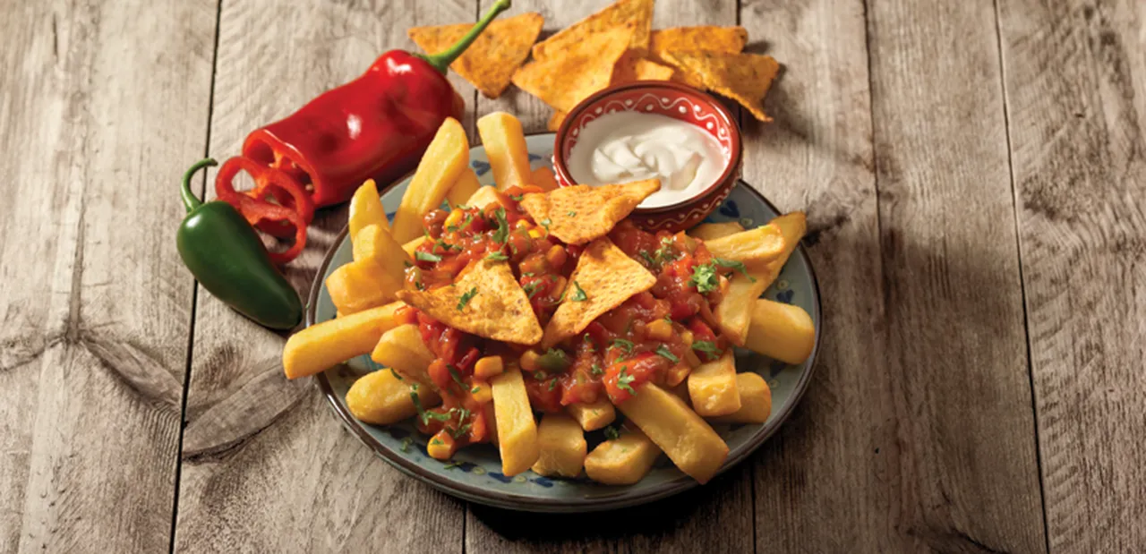 Frytki z falafelem i hummusem