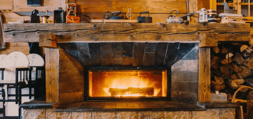 Zdjęcie Jak czyścić szybę od kominka i uniknąć trudnych zabrudzeń