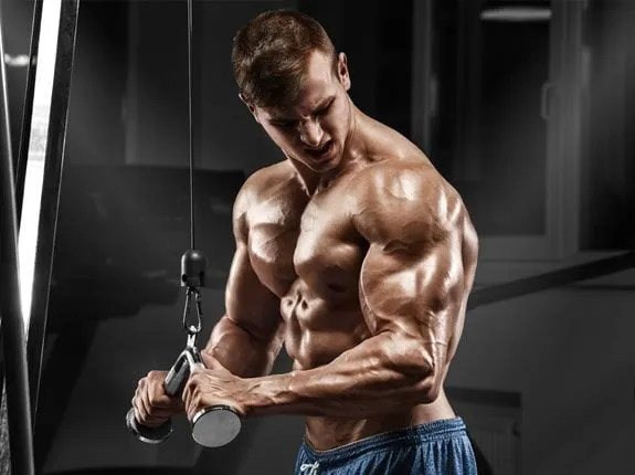 Zdjęcie Jak rozciągać triceps, aby uniknąć kontuzji i poprawić elastyczność