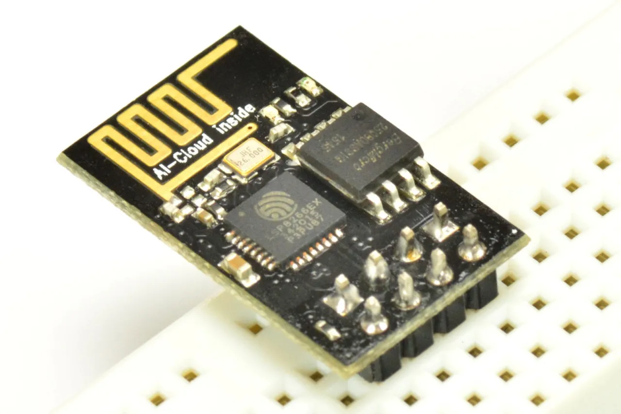 Zdjęcie ESP8266 ESP-01S: Wszechstronny moduł Wi-Fi do projektów IoT