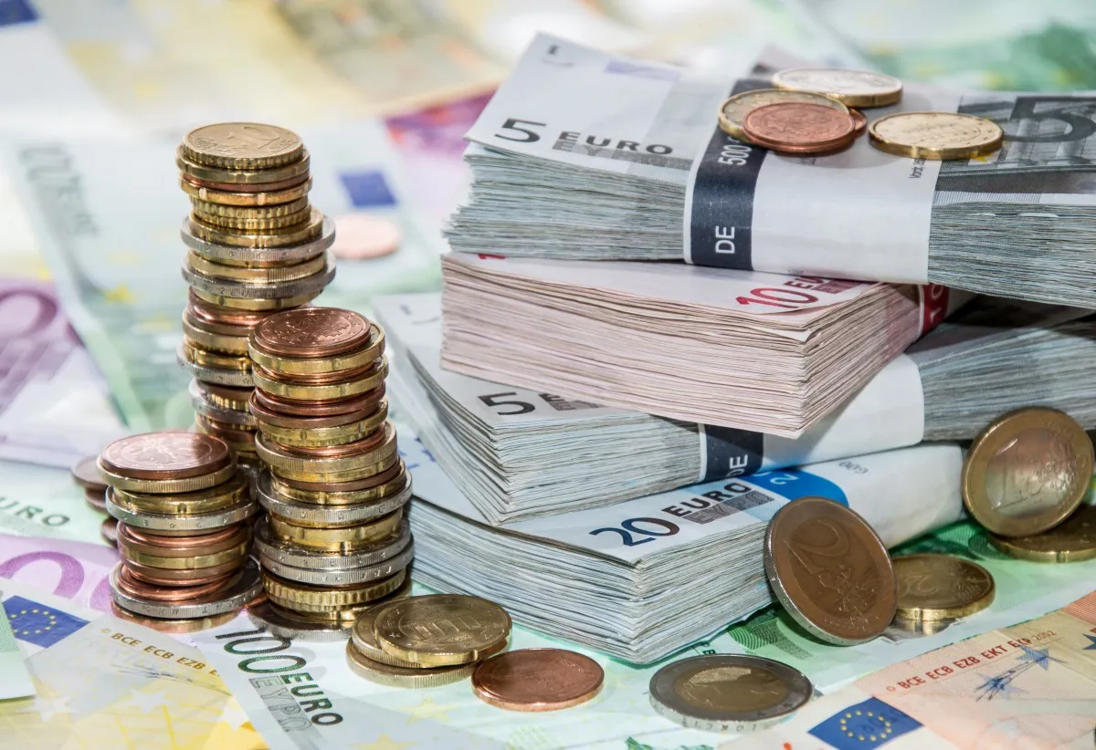 Zdjęcie Tenor po angielsku - jakie ma znaczenie w muzyce i finansach?