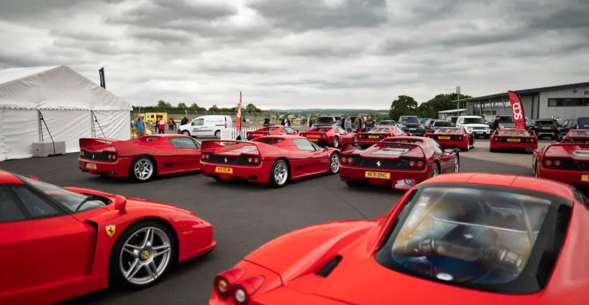 Zdjęcie Ile sztuk Ferrari F40 wyprodukowano? Rarity i znaczenie modelu