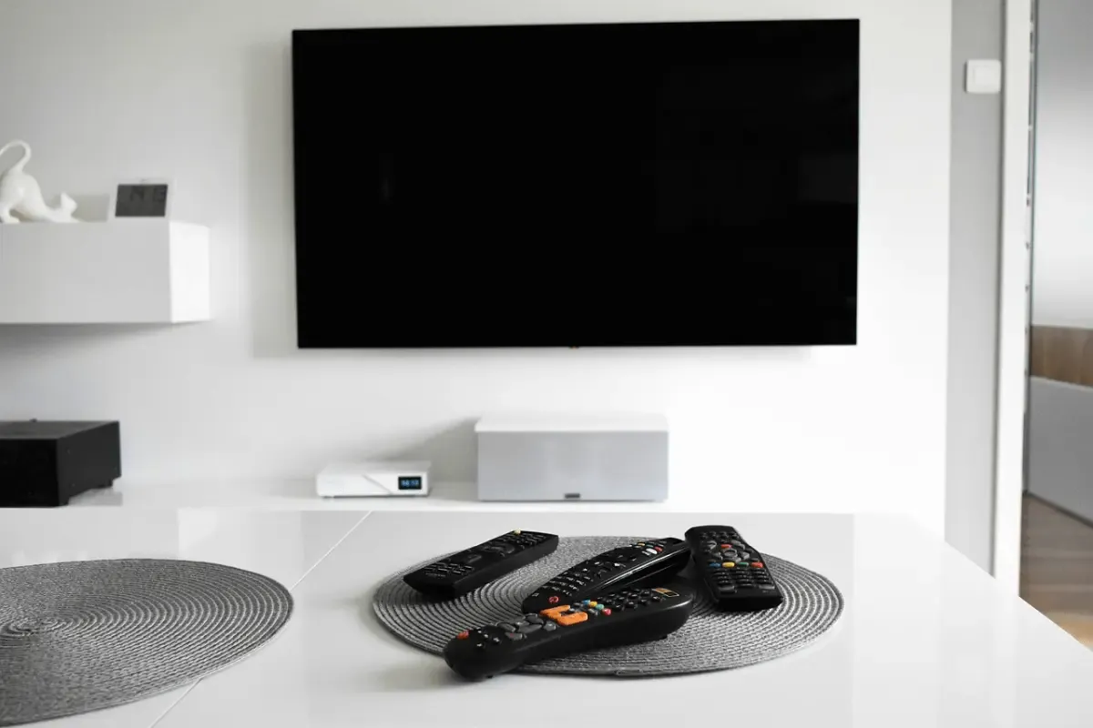 Zdjęcie Czym czyścić telewizor LED, aby uniknąć uszkodzeń ekranu?