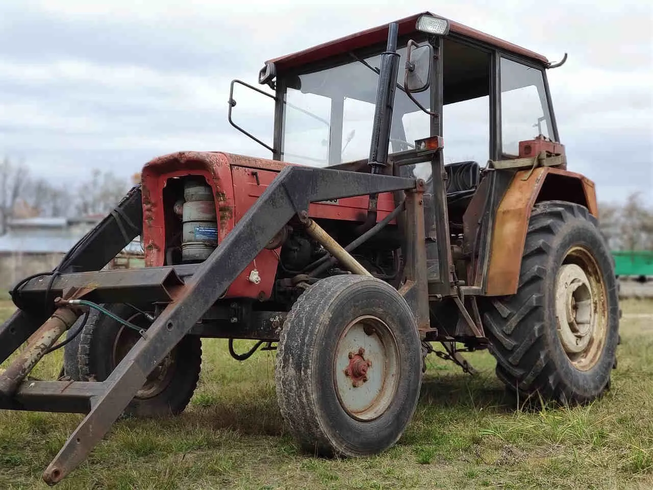 Zdjęcie Ciągniki rolnicze C 360: Najważniejsze funkcje, zalety i zastosowania