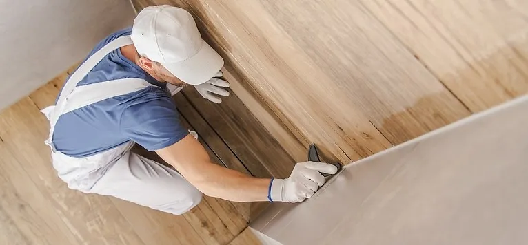 Zdjęcie Jak usunąć silikon z kafelek bez uszkadzania powierzchni?