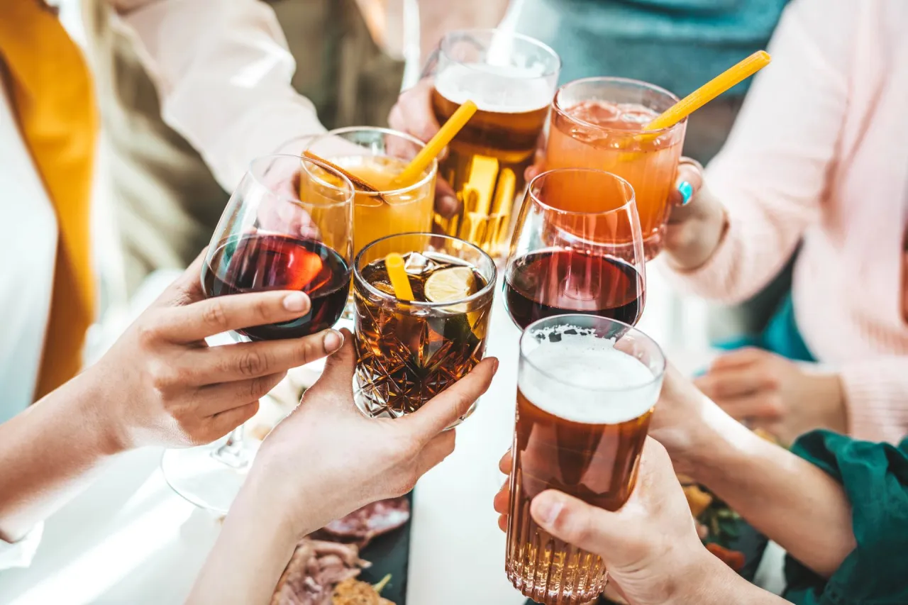 Zdjęcie Pyszne drinki z piwem bezalkoholowym, które zaskoczą Twoich gości
