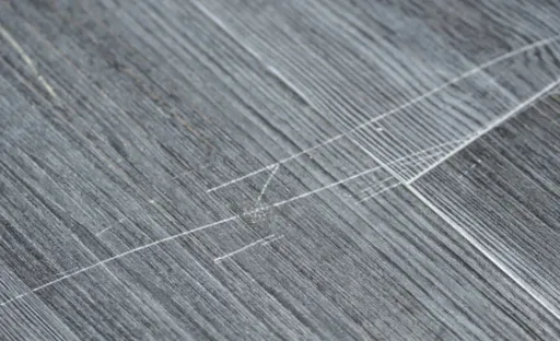 Zdjęcie Skuteczne metody, jak zlikwidować zarysowania na panelach podłogowych