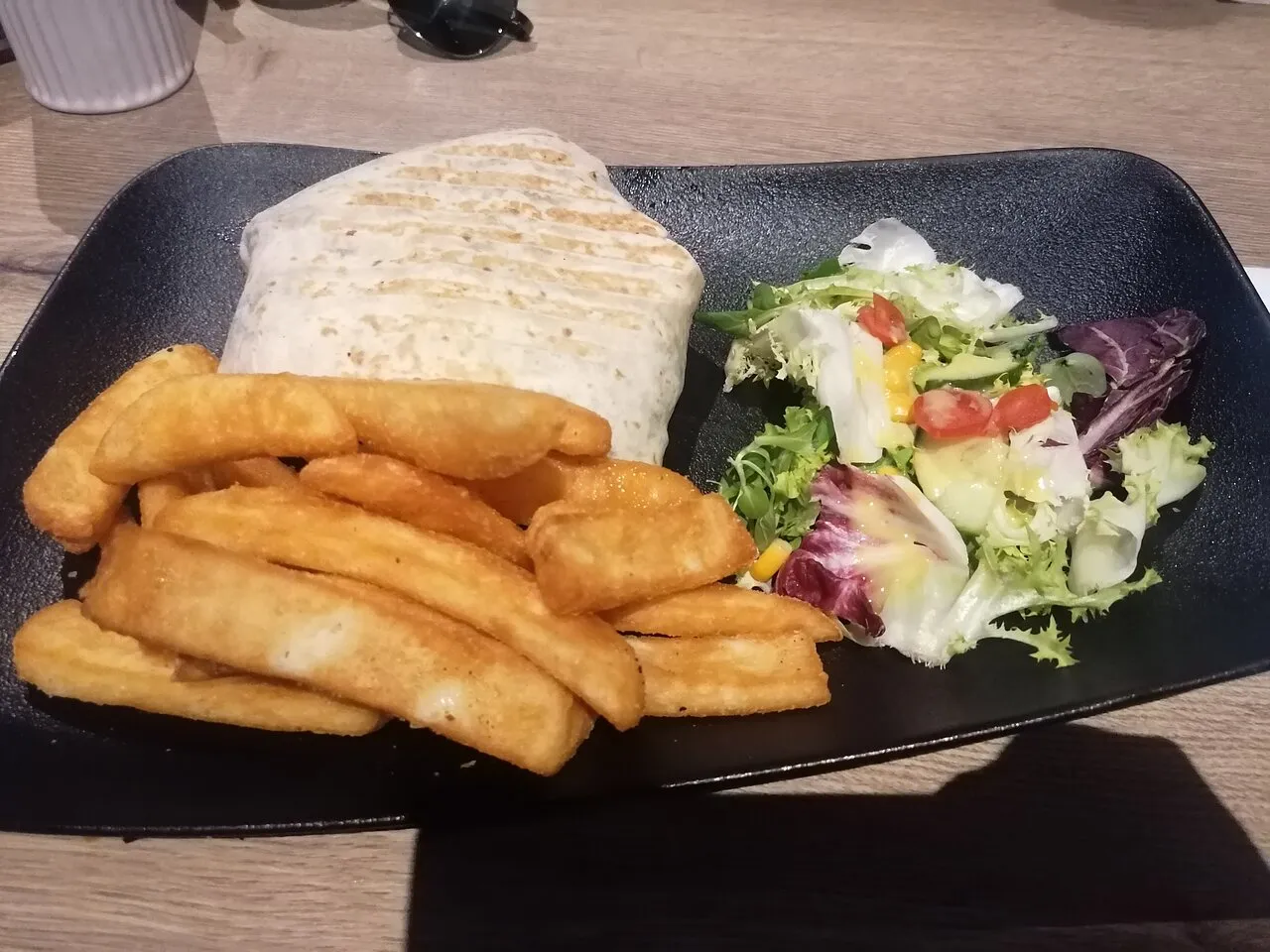 Zdjęcie Garage Grill Bar w Łomży: Wyjątkowe miejsce, które zaskoczy twój apetyt i zmysły