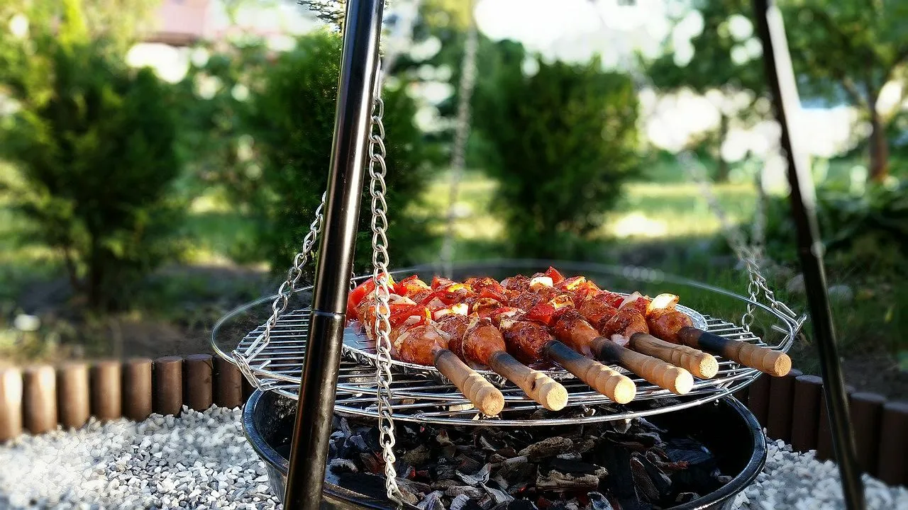 Zdjęcie Grill ogrodowy trójnóg: 5 kluczowych cech przed zakupem