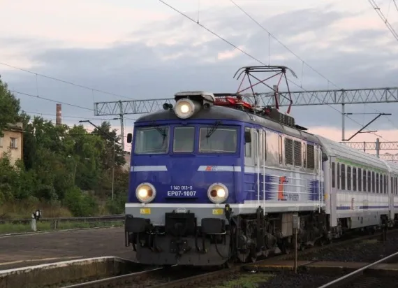 Zdjęcie Jak sprawdzić wolne miejsca w pociągach intercity bez stresu?