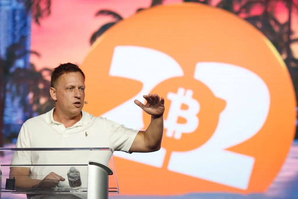 Zdjęcie Fundusz Petera Thiela kupił duże ilości BTC i ETH - najnowsze informacje.