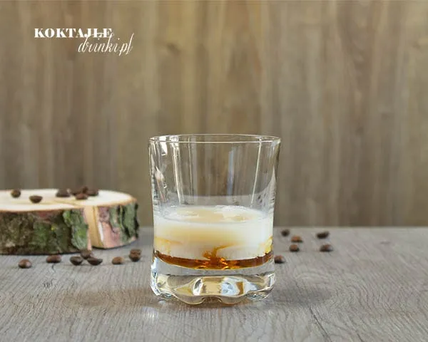 Zdjęcie Rosyjskie drinki: odkryj smaki White Russian i Black Russian
