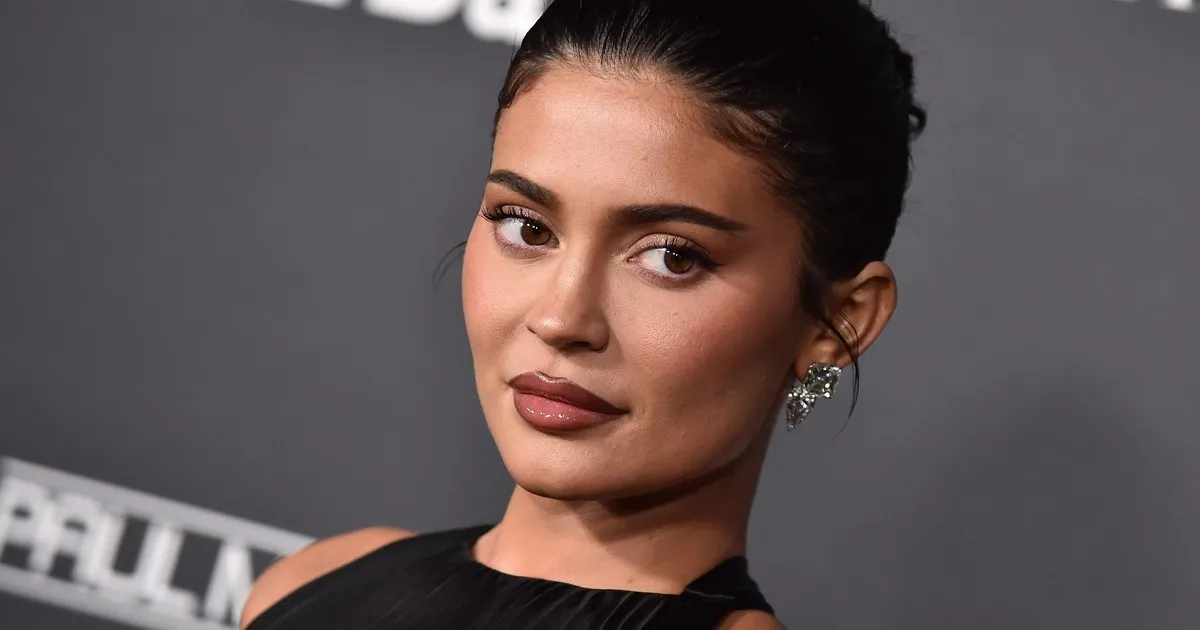 Zdjęcie Z kim jest Kylie Jenner? Szokujące szczegóły o jej związku
