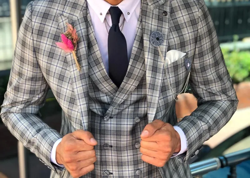 Zdjęcie Jak dobrać krawat do marynarki w kratkę i stworzyć elegancką stylizację