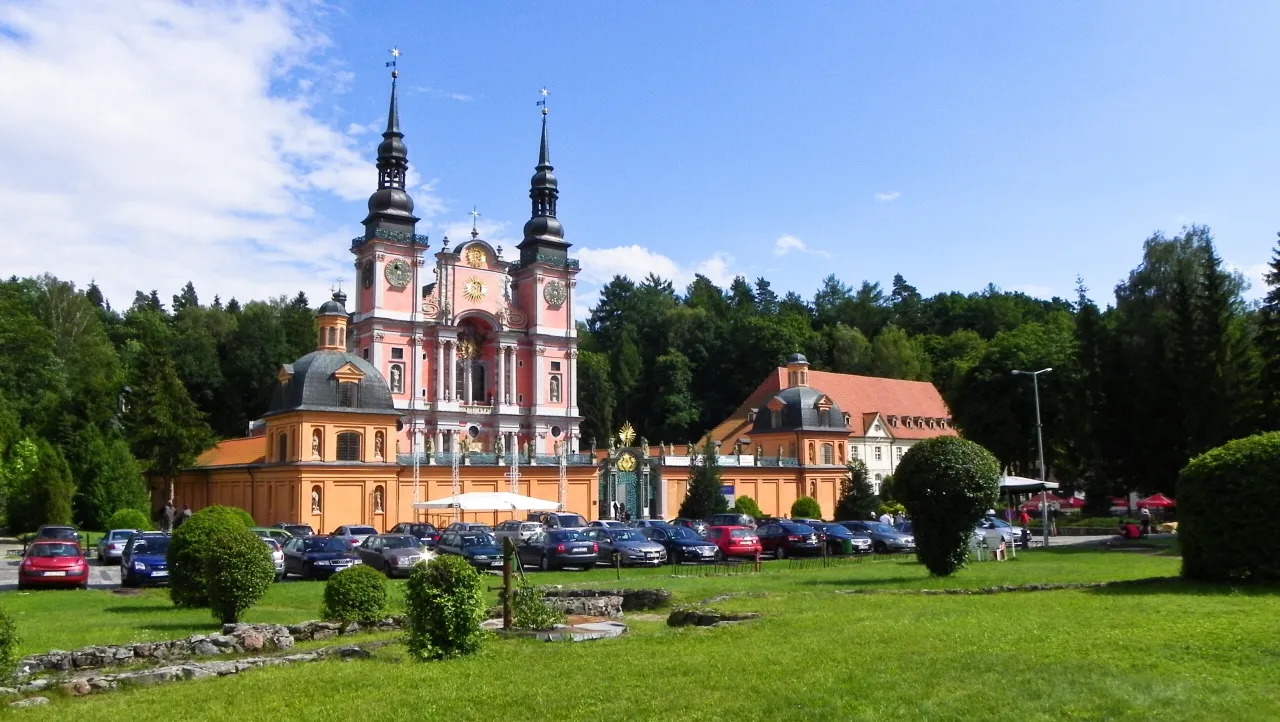 Zdjęcie Sanktuarium maryjne w Świętej Lipce – historia, atrakcje i godziny otwarcia