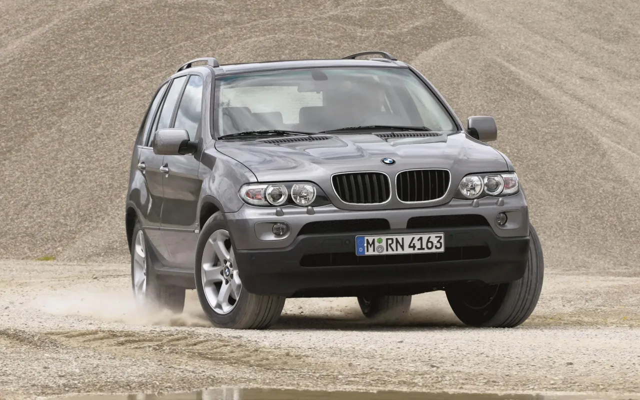 Zdjęcie BMW X5 E53 - solidny SUV z eleganckim wnętrzem i wysokimi osiągami
