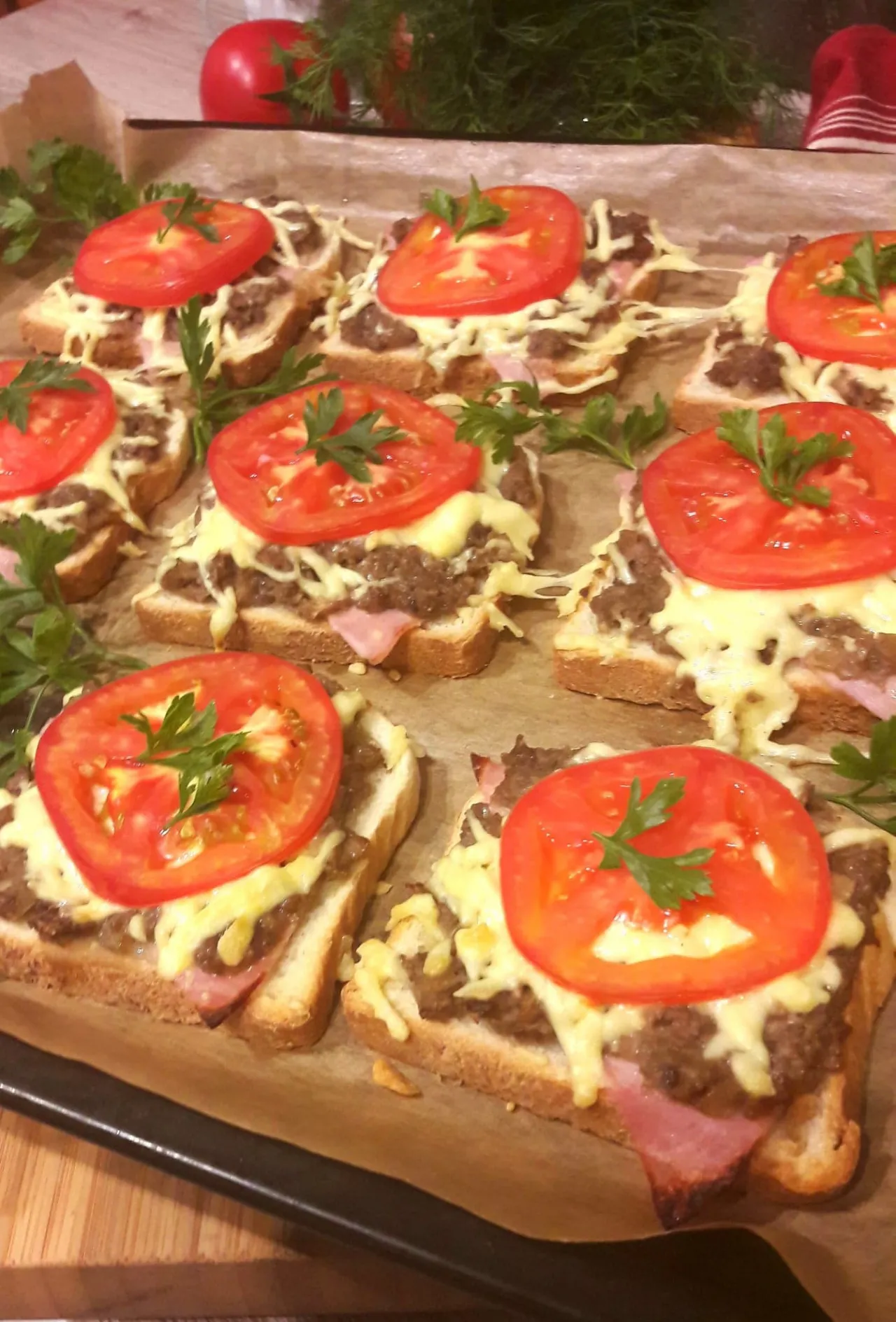 Zdjęcie Pyszna zapiekanka na tostach - łatwe przepisy na każdą okazję