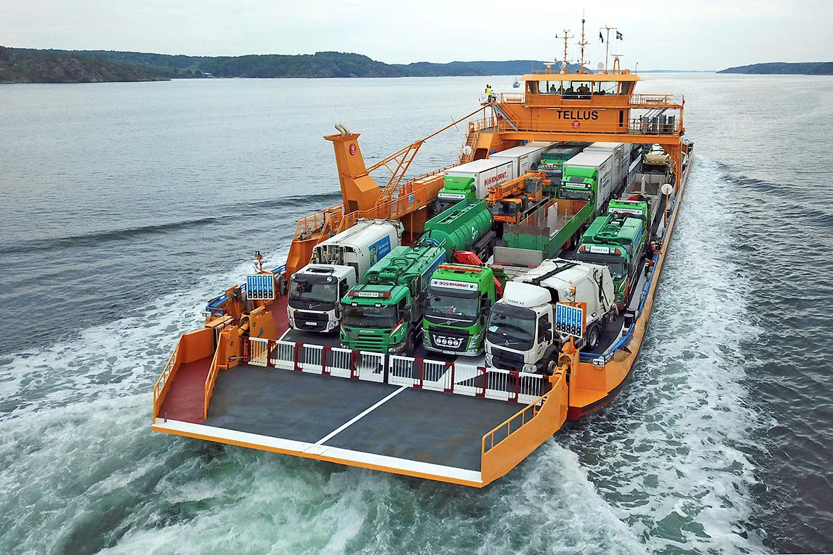 Samoch&oacute;d na promie do Szwecji