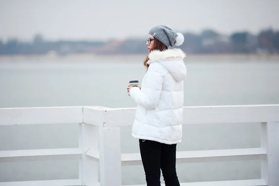 jak się ubrać na spacer nad morzem zimą