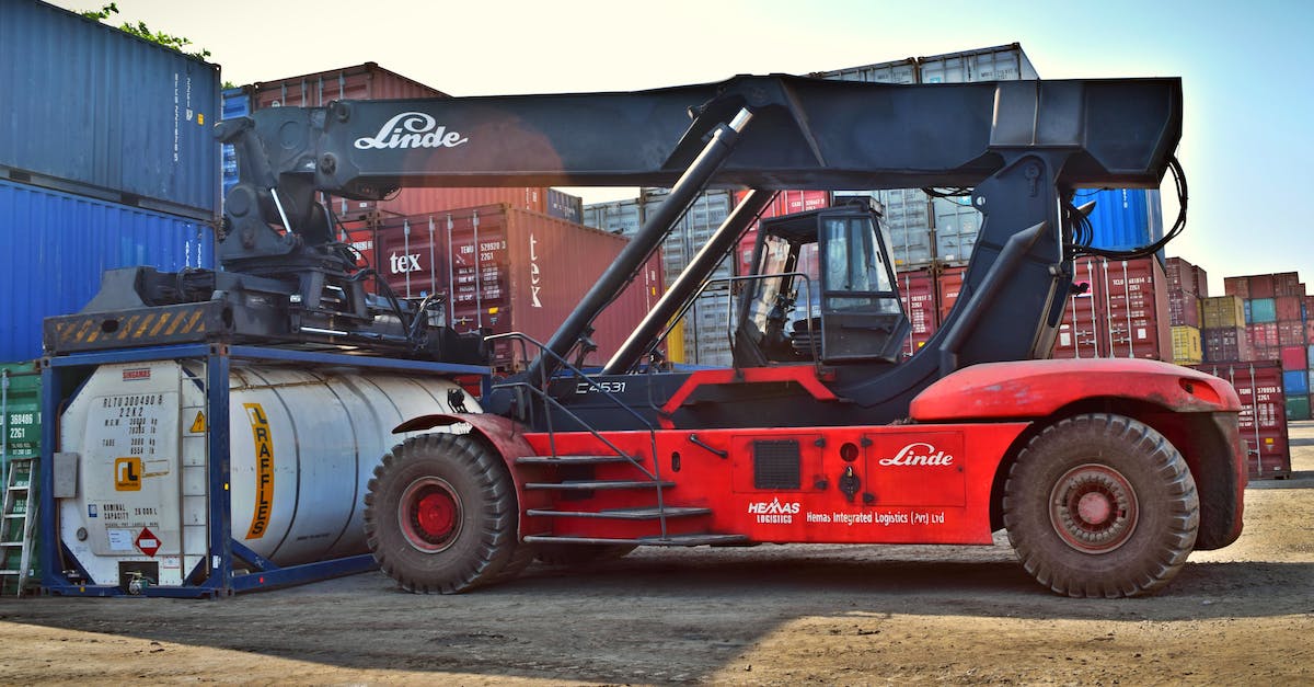  Koparko-ładowarka JCB 3CX - specyfikacja i opinie na temat wydajnej maszyny budowlanej