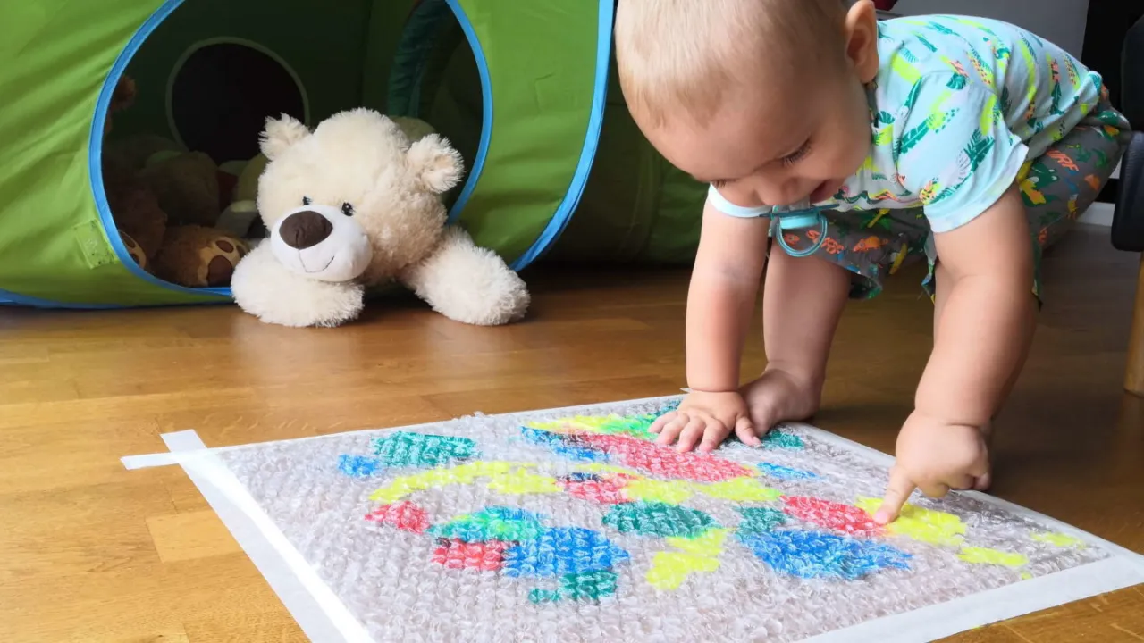 9 miesięczne dziecko zabawy sensoryczne