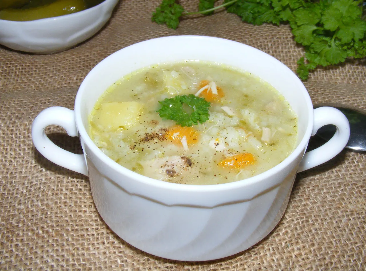 zupa ogórkowa z ziemniakami i ryżem