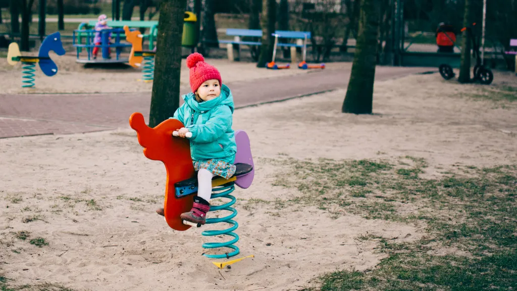 dziecko ograniczenia wiekowe plac zabaw