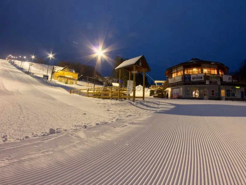 Areal Mlad&eacute; Buky zimą rodzinny ośrodek
