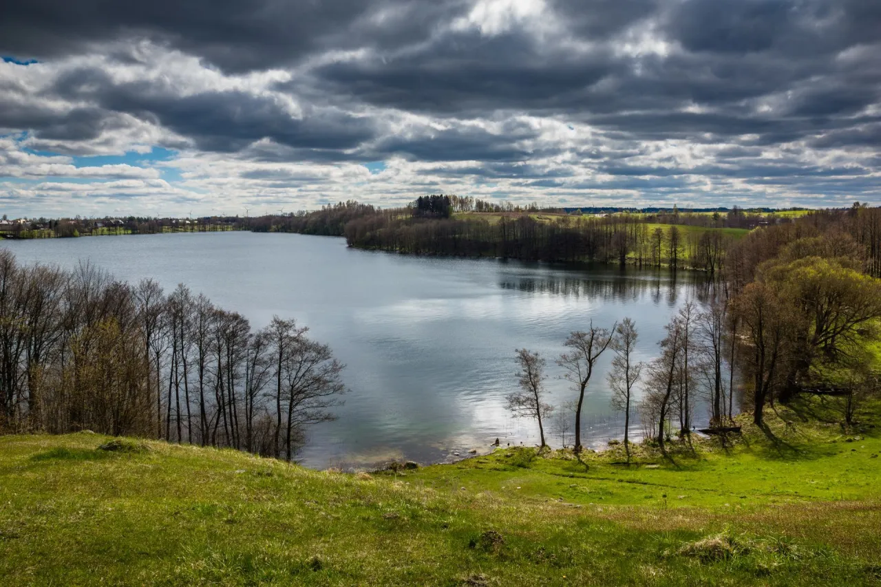 Zdjęcie Gdzie leży jezioro Hańcza? Odkryj jego lokalizację i atrakcje