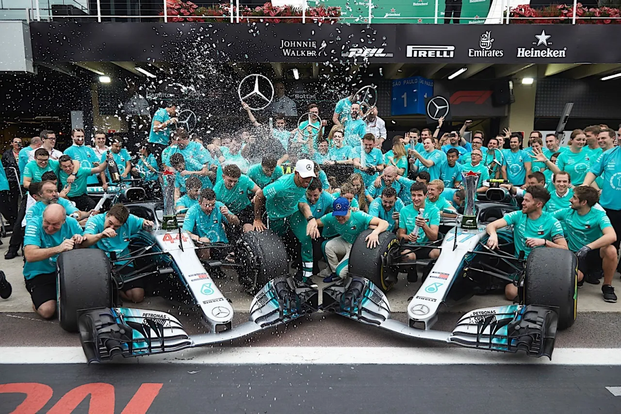 Zdjęcie Mercedes-AMG Petronas F1 Team - historia, osiągnięcia i kierowcy