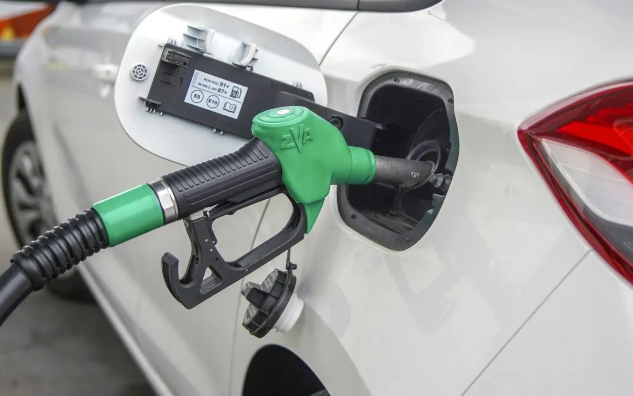 VW Bora na stacji paliw