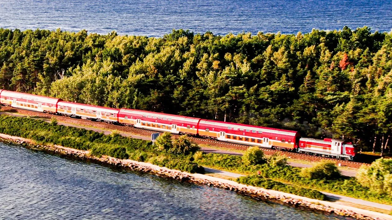 Pociąg na P&oacute;łwyspie Helskim