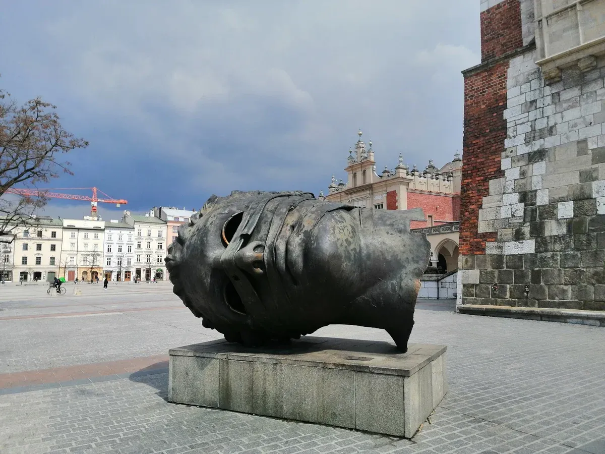 Eros Bendato symbolism