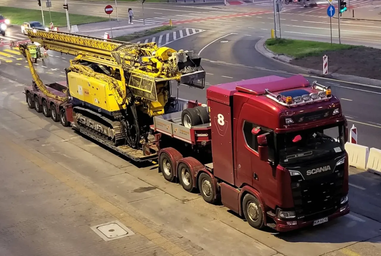 transport ponadgabarytowy barakow&oacute;z pilot