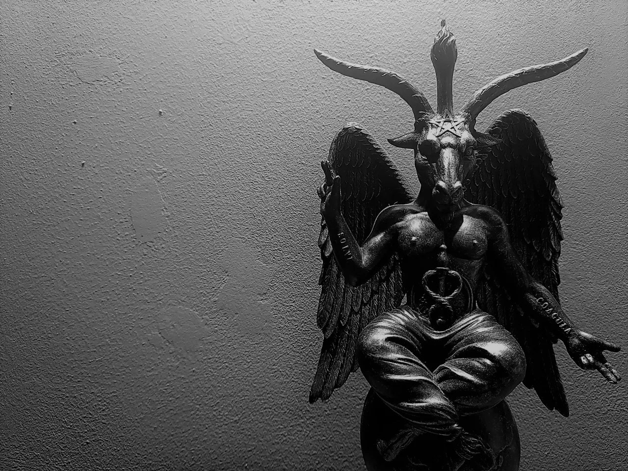 Zdjęcie Czarna msza co to? Zaskakujące fakty o satanistycznych rytuałach