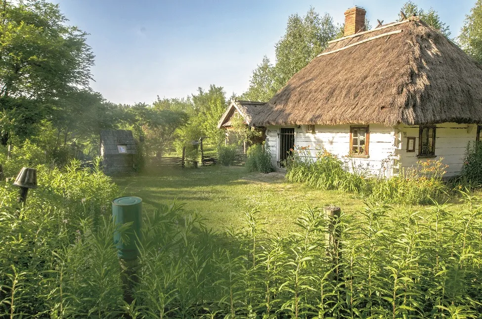 Zdjęcie hostelu z ludźmi w strefie wspólnej lub agroturystyki na wsi