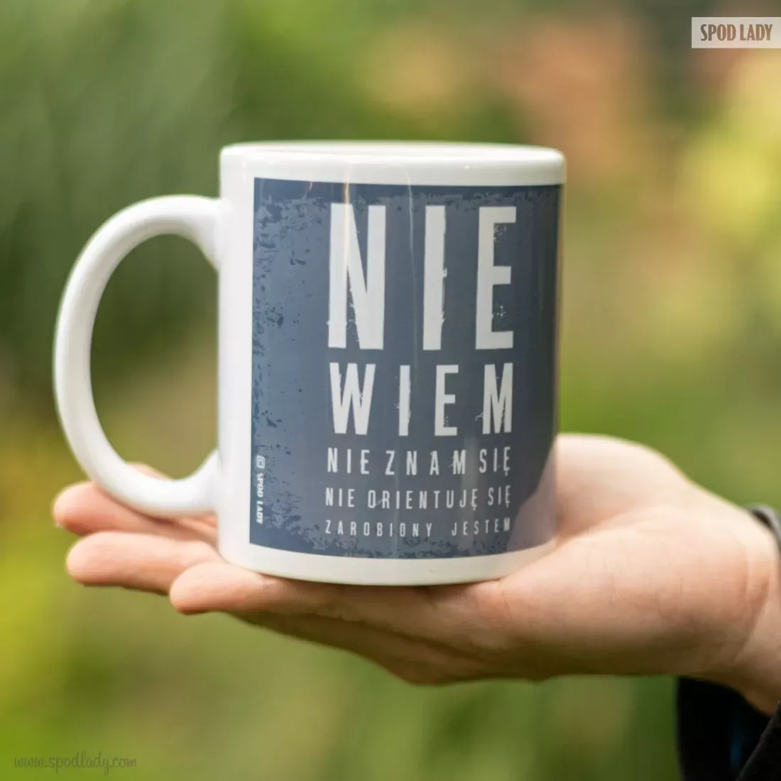 Zdjęcie Kubki Nie Wiem: Odkryj Unikatowe Wzory i Funkcje Tego Kultowego Akcesorium