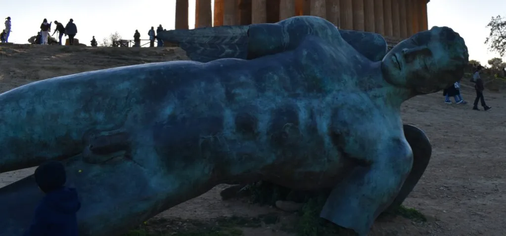 Zdjęcie Agrigento Mitoraj: Tajemnice rzeźby Fallen Icarus w Dolinie Świątyń