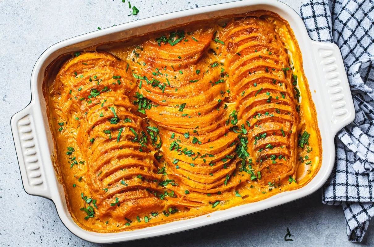 zapiekanka wegetariańska z batat&oacute;w