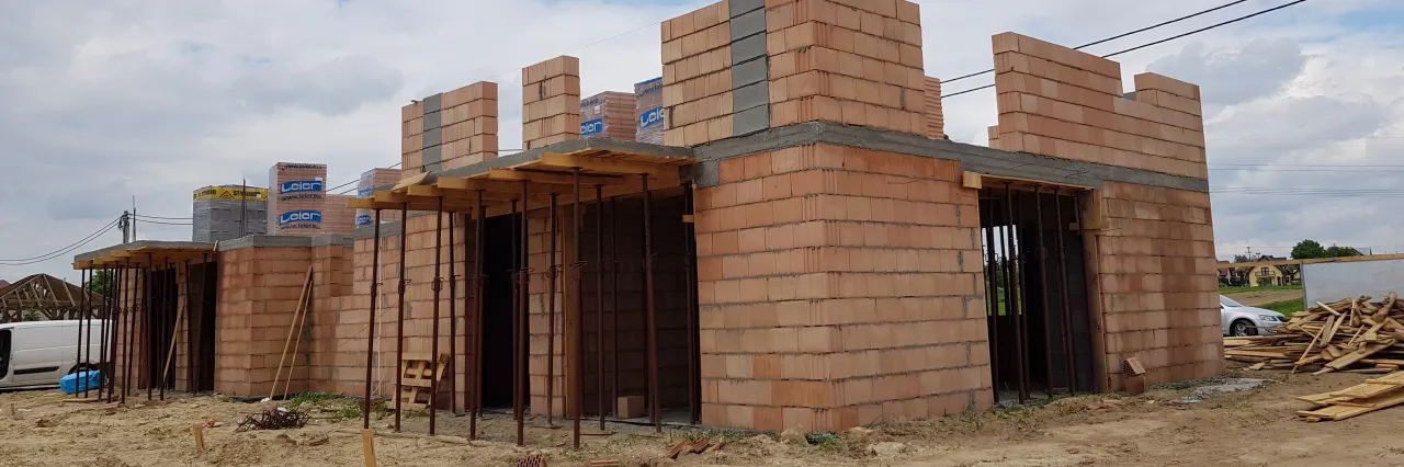 beton komórkowy ceramika poryzowana porównanie właściwości budowlanych